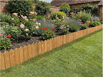 Solid Pointed Picket Edging (1800mm x 300mm)